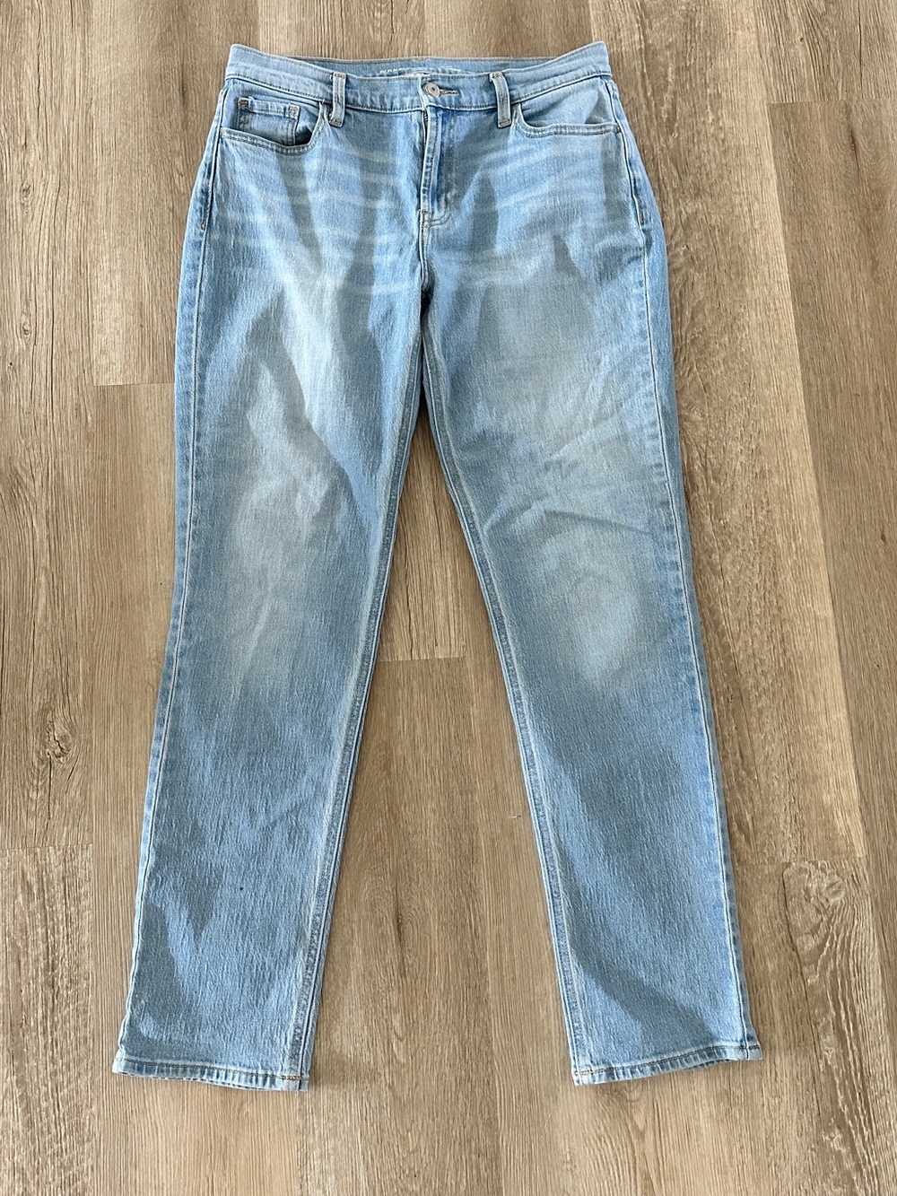 Old Navy Light wash wow boyfriend mid rise jeans size 6